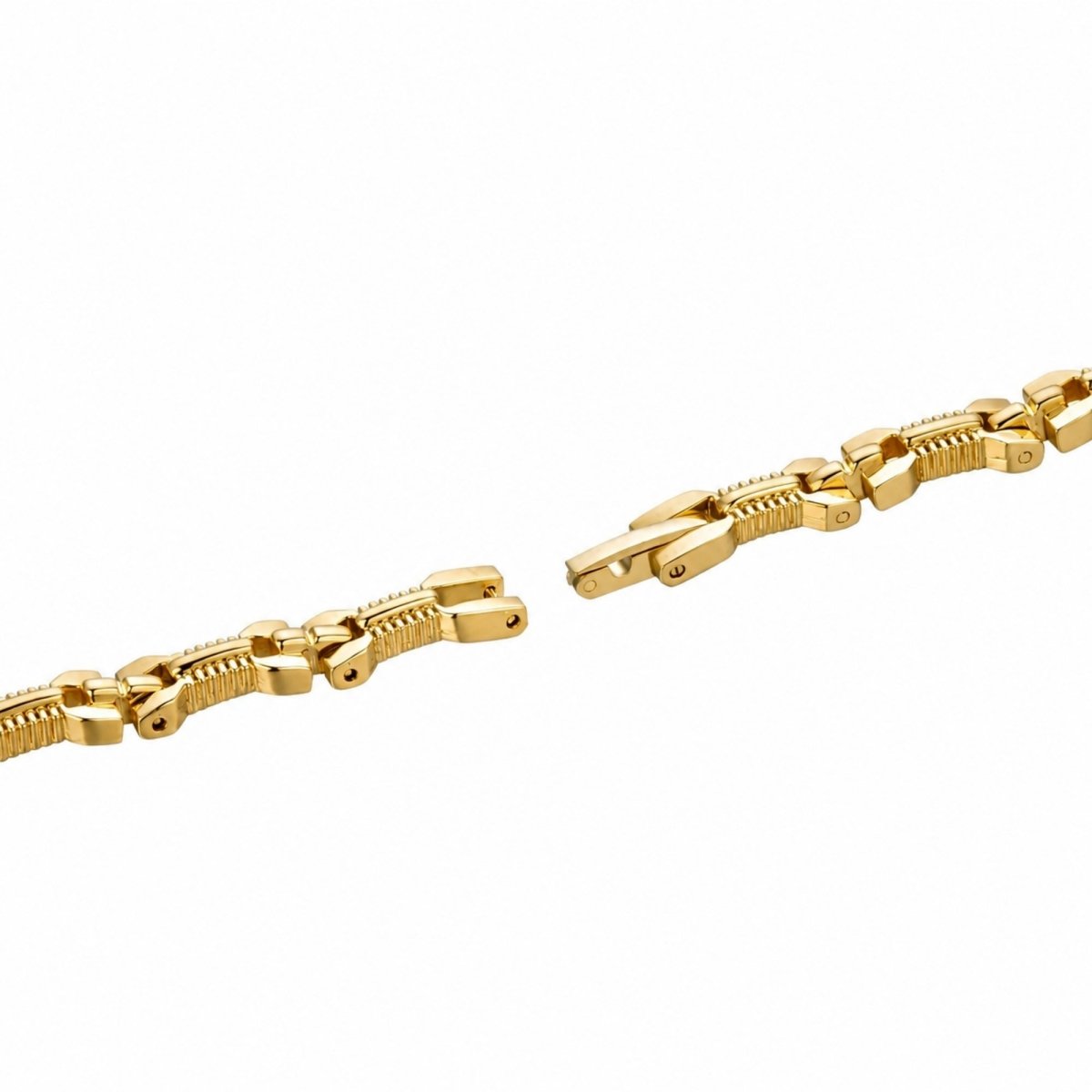 Close up detail of the adjustable vintage style removable chain link clasp on gold watch