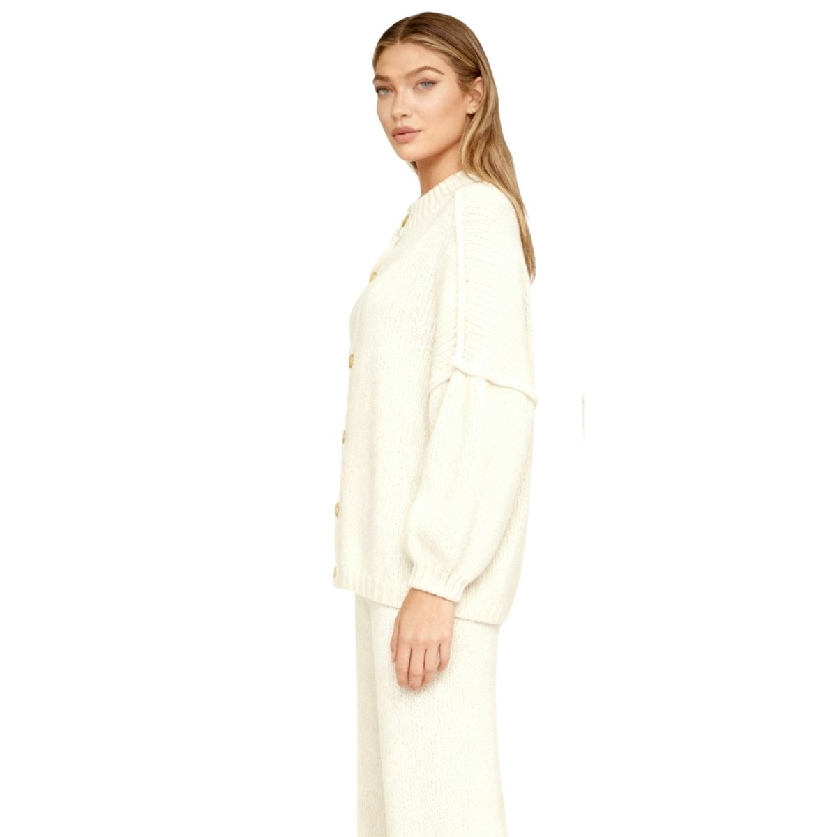 model wearing the Kouvr oversized chunky knit cardigan in cream, made from a luxurious alpaca and wool blend.