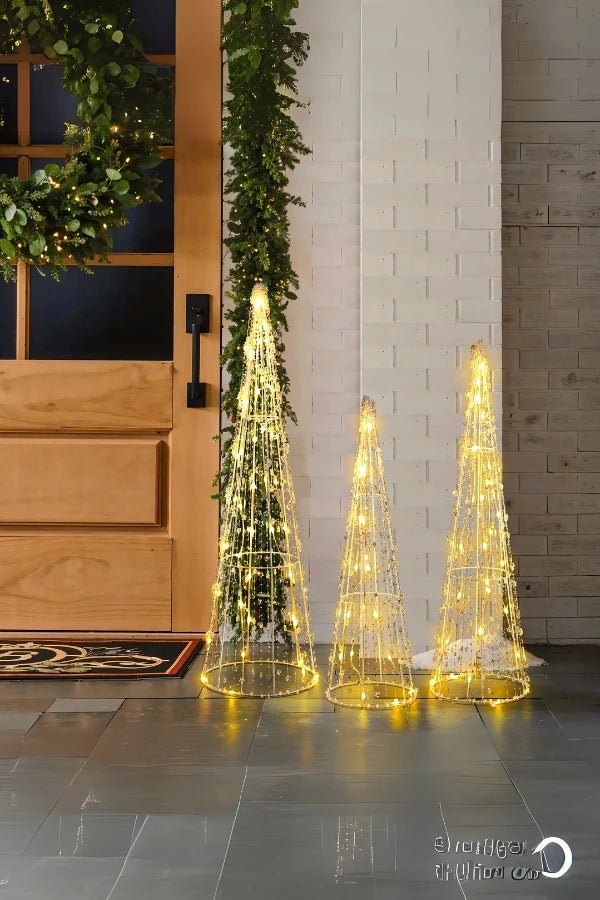 Fröhlicher goldener Glitzerkegel