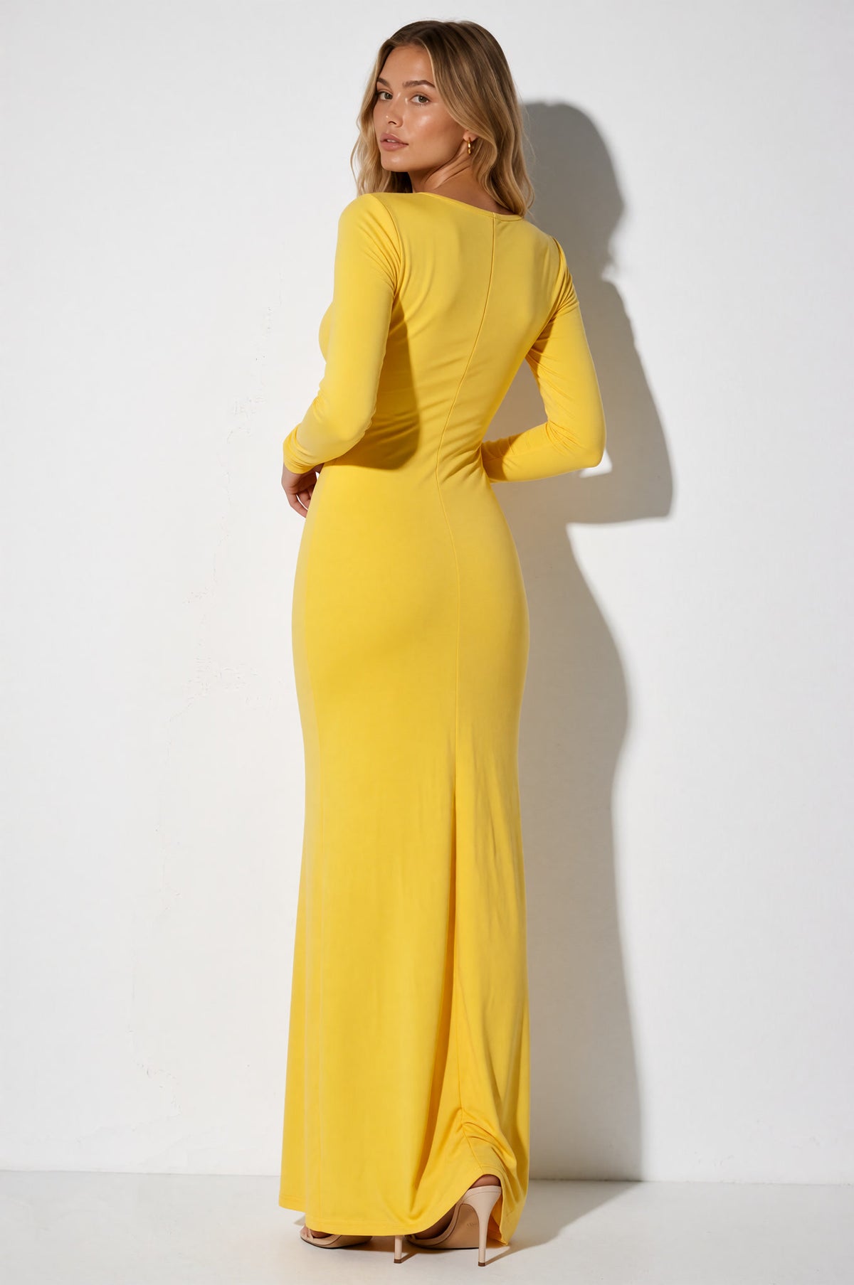 Betty – Robe longue drapée à manches longues et fente haute