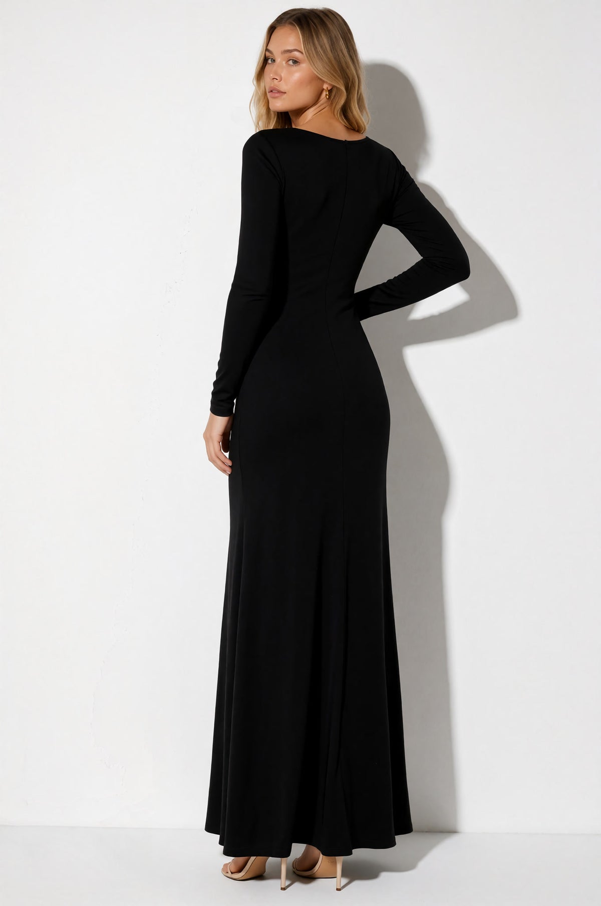 Betty – Robe longue drapée à manches longues et fente haute