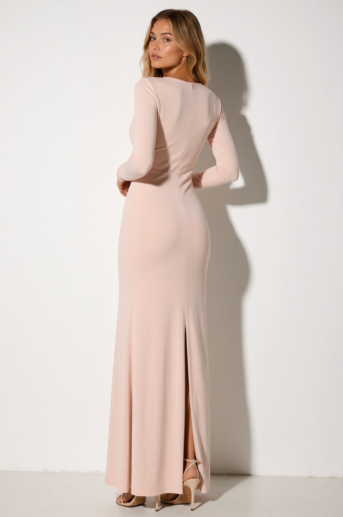 Betty – Robe longue drapée à manches longues et fente haute