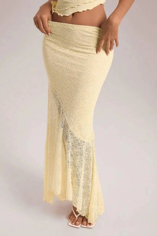 ethereal", "romantic silhouette", "delicate", "scalloped detailing", "mermaid skirt", "sun-drenched", "golden hour